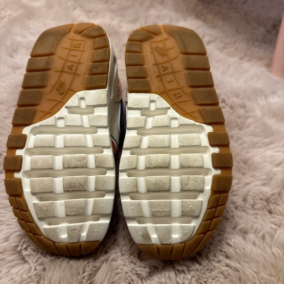 Size 10 toddler nike sneakers - Picture 4 of 4